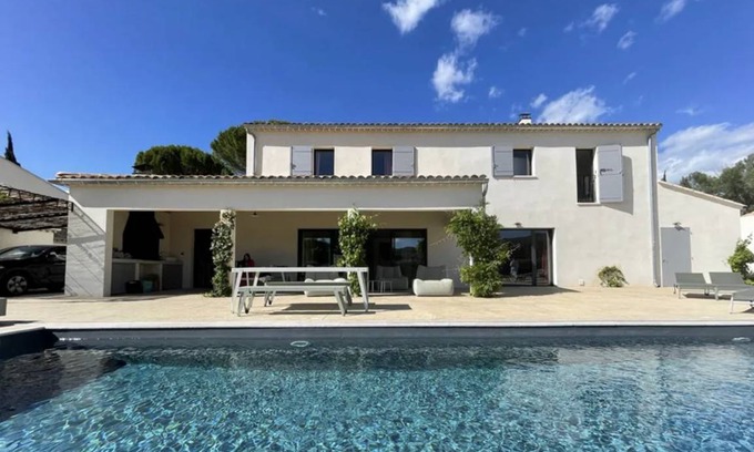 Malaucene Villa | 260 m² Villa ∙ 5 bedrooms ∙ 10 guests
