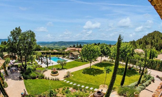 Saint-Saturnin-les-Apt House | 270 m² House ∙ 4 bedrooms ∙ 8 guests
