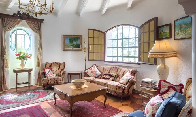 Beaucaire Villa | 270 m² Villa ∙ 7 bedrooms ∙ 16 guests