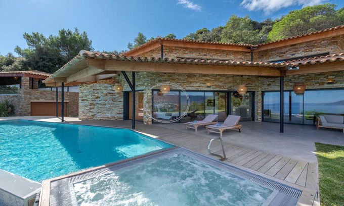 Cap Benat House | 280 m² House ∙ 6 bedrooms ∙ 14 guests