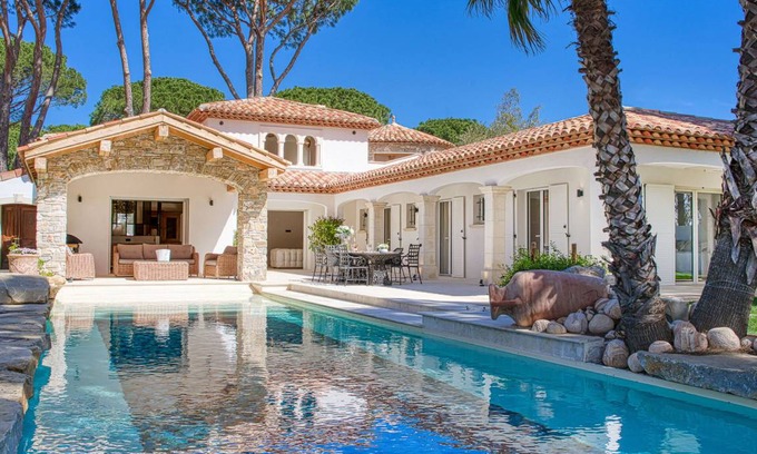 Cogolin Villa | 280 m² Villa ∙ 4 bedrooms ∙ 8 guests
