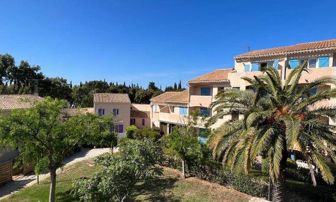 Les Bormettes Apartment | 29 m² Apartment ∙ 2 bedrooms ∙ 4 guests
