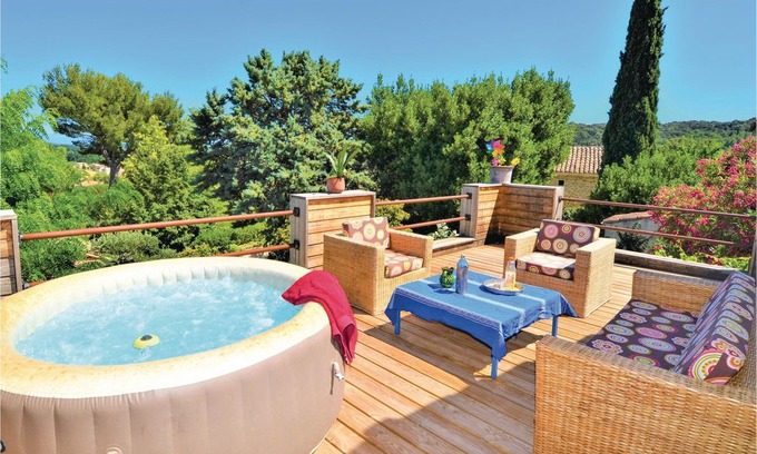 Sauveterre House | 3 bedroom accommodation in Sauveterre