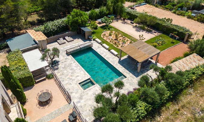 Cuers Villa | 300 m² Villa ∙ 5 bedrooms ∙ 12 guests