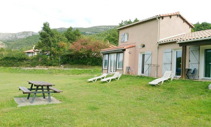 Peyroules House | 32 m² Gîte ∙ 1 bedroom ∙ 4 guests