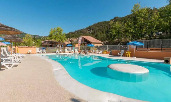 Clamensane Other | 35 m² Tent ∙ 2 bedrooms ∙ 6 guests