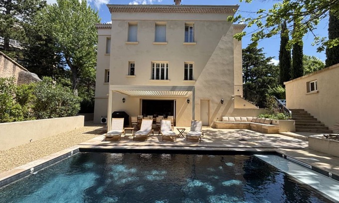 Couronne Urbaine House | 350 m² House ∙ 4 bedrooms ∙ 8 guests