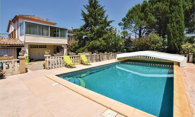 Caumont-sur-Durance House | 4 bedroom accommodation in Caumont sur Durance