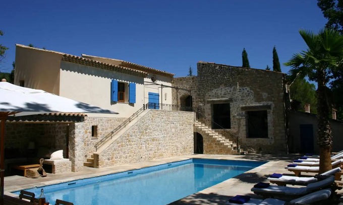 Callas House | 400 m² House ∙ 5 bedrooms ∙ 12 guests