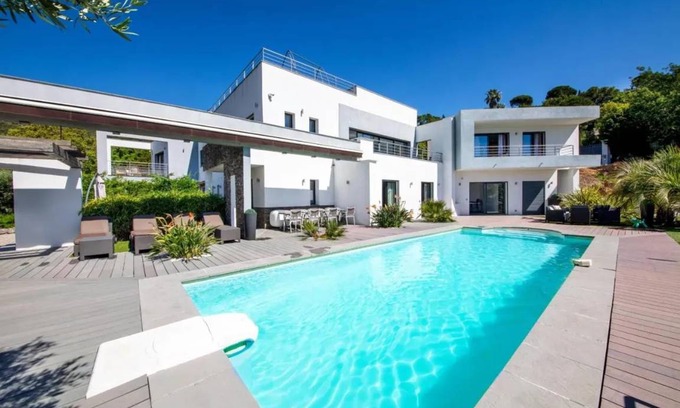 Cavaliere Villa | 400 m² Villa ∙ 9 bedrooms ∙ 20 guests