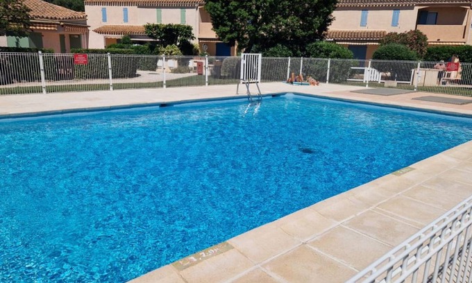 Les Bormettes Apartment | 45 m² Apartment ∙ 1 bedroom ∙ 5 guests