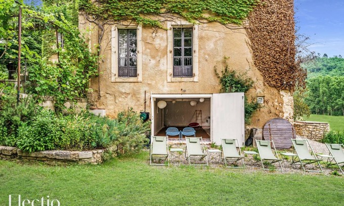 Rustrel House | 450 m² House ∙ 5 bedrooms ∙ 15 guests