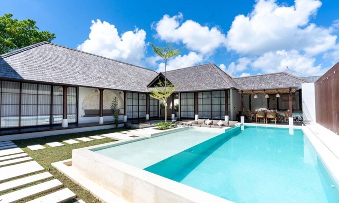 Tuban Villa | 450 m² Villa ∙ 3 bedrooms ∙ 6 guests