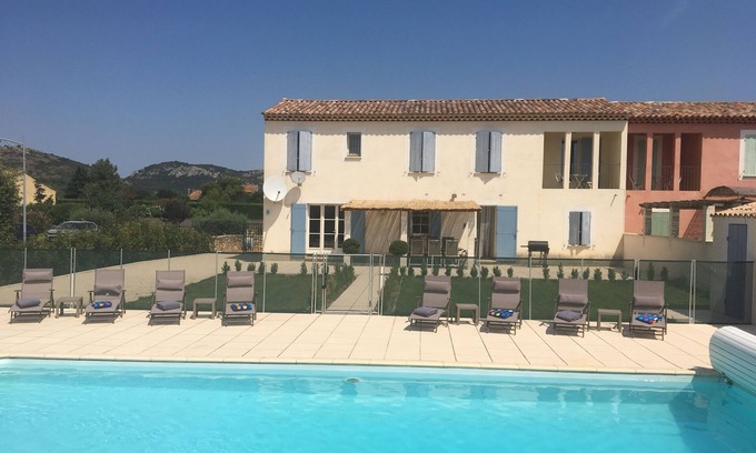 Sernhac House | 5 Bedroom Spacious Holiday House