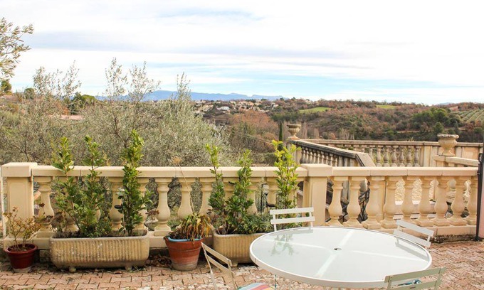Valensole House | 61 m² Gîte ∙ 1 bedroom ∙ 2 guests
