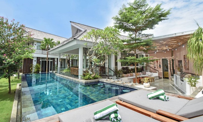 Berawa Villa | Adnaisak Estate - Twelve Bedroom Villa, Sleeps 24