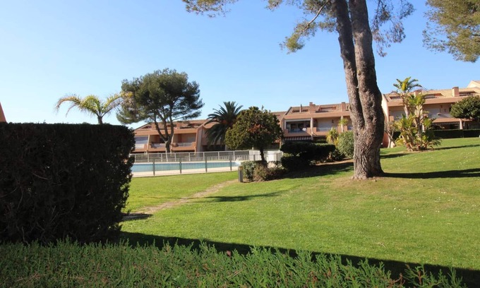Le Pradet Apartment | Air-conditioned apartment for 4 people near the sea with shared pool in Le Pradet