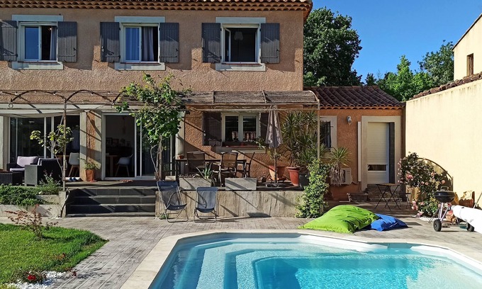 Pelissanne Villa | Air-conditioned villa with swimming pool in the heart of Provence