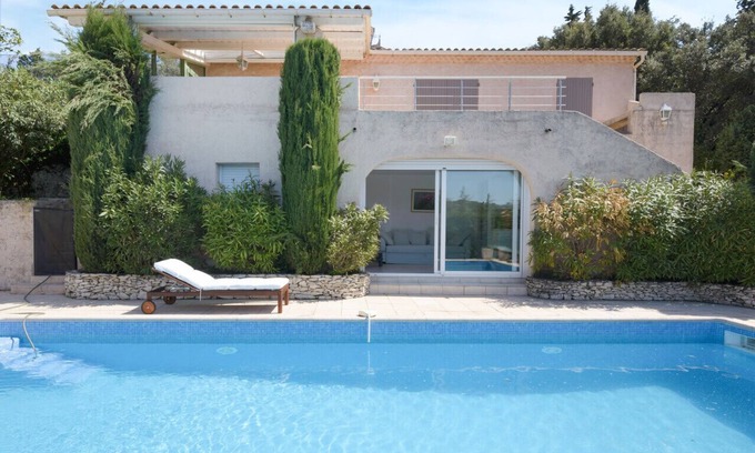Les Hauts de Villeneuve Villa | Amazing villa with swimming pool near Avignon - W374