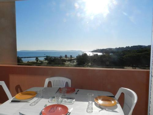 La Faviere Apartment | Appartement cosy 2 pièces avec piscine et tennis, proche plage à Bormes-les-Mimosas - FR-1-251-797