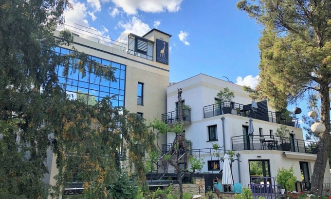 La Penne-sur-Huveaune Apartment | Apparthotel La Girafe