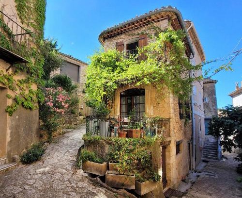 Simiane-la-Rotonde House | Artist's House In The Heart Of Simiane-La-Rotonde