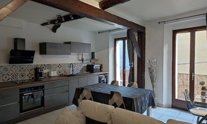 Auriol Apartment | At Ana's.