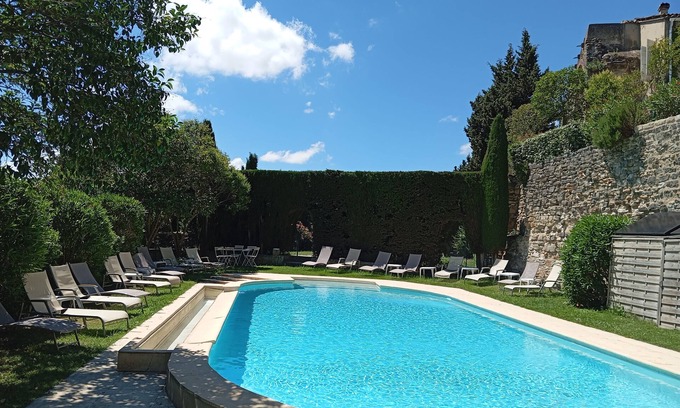 Chateauneuf-de-Gadagne Other | Atypical house with character: panoramic Alpilles, Luberon, and Ventoux views