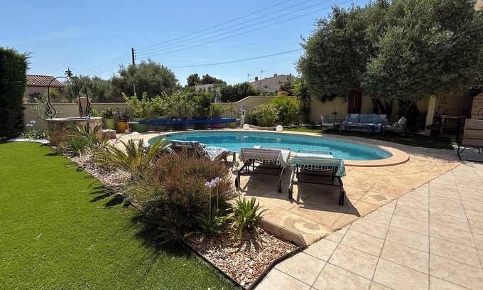 Chateau Gombert House | Bas de Villa - Marseille Château Gombert Avec Extérieur: Terrasse/jardin/piscine