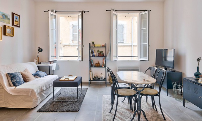Hotel-de-Ville Apartment | Beautiful 2 bedroom apartment 3 min walk from the Old Port