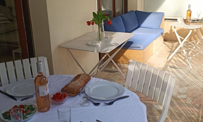 Sanary-sur-Mer Apartment | Beautiful apartment for 6 people with WIFI, TV and terrace
