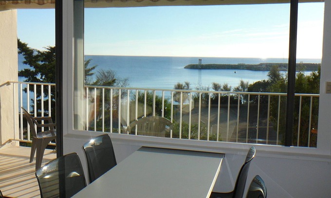 Le Lavandou Apartment | Beautiful apartment The Park- T3 Sea view and Feet in the water- Wifi