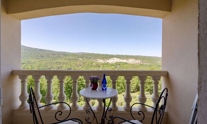 Bauduen Villa | Beautiful apartment in villa for 6 people with WIFI, TV, balcony, pets allowed and panoramic view