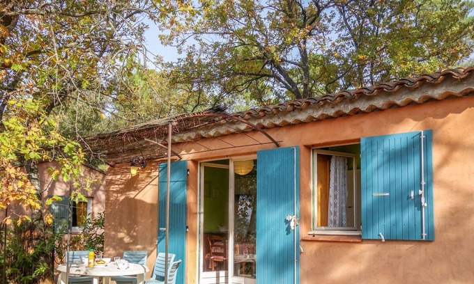 Villars House | Beautiful private villa for 4 guests with WIFI, pool, terrace, pets allowed and parking