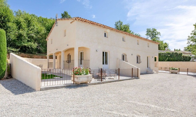 Bauduen House | Beautiful villa for 8 guests with WIFI, TV, terrace and pets allowed