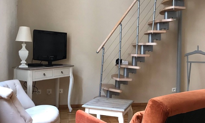 Avignon City Centre Apartment | Bel appartement historique au coeur d'Avignon/beautiful apartment in Avignon