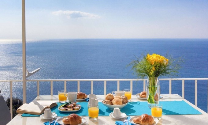 Positano Apartment | Casa La Porta - Large, modern property in Positano