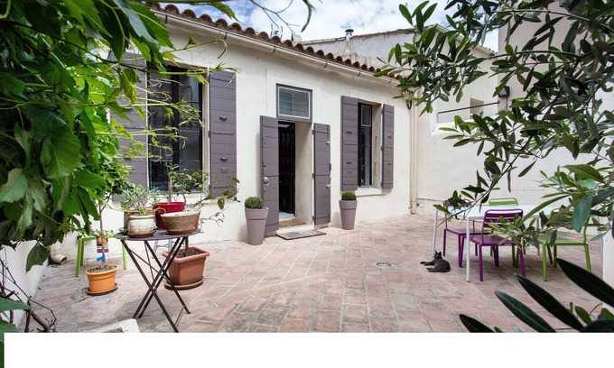 Baille House | Charming house, very central, quiet, with private parking and metro access