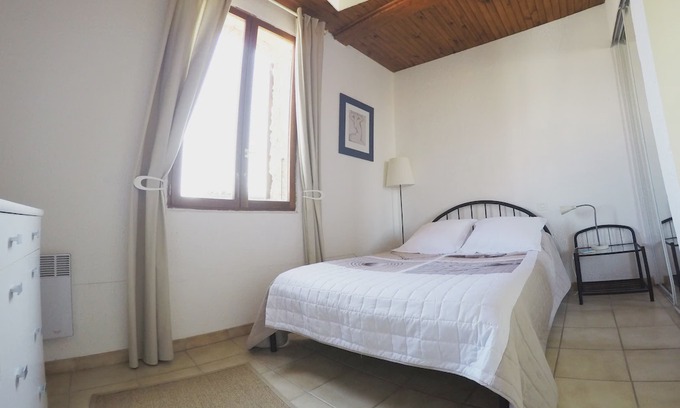 Sablet Apartment | Charming Village House
