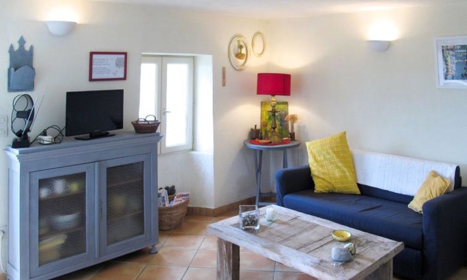 Claviers Villa | Claviers Holiday Home, Sleeps 3 with WiFi