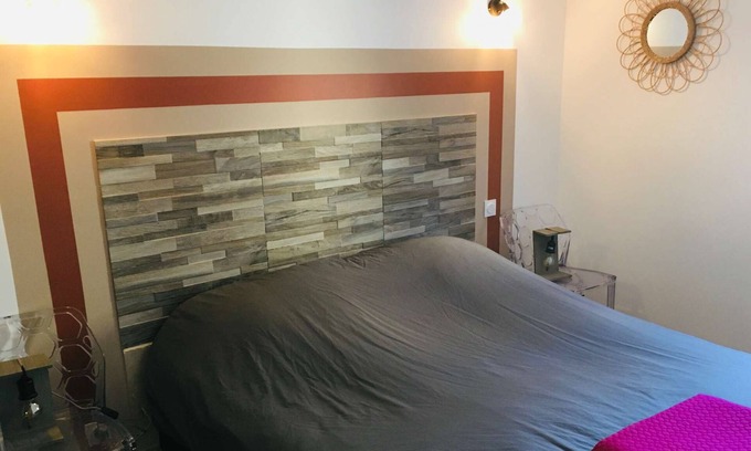 Beaucaire Apartment | Comfortable Apartment: Parking, AC, Wifi
