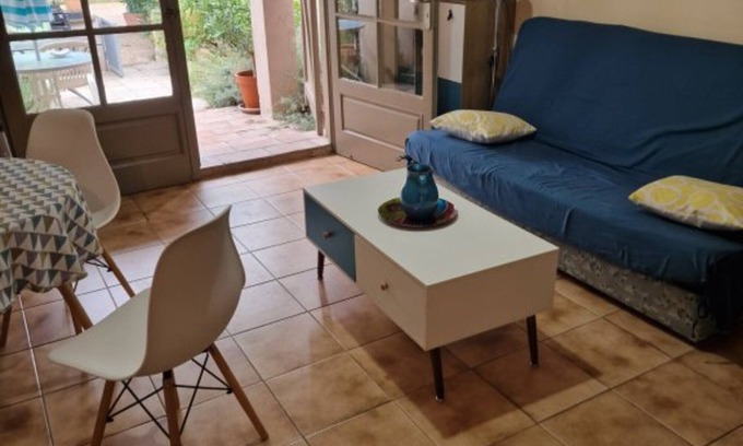 Mouries House | Cottage 'Gite L'Embellido' with Private Terrace, Wi-Fi and Air Conditioning