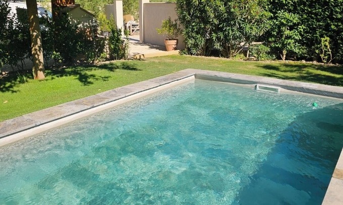 Caumont-sur-Durance House | Country House