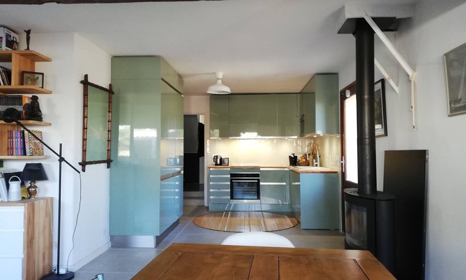 8th Arrondissement House | Cute House by the sea