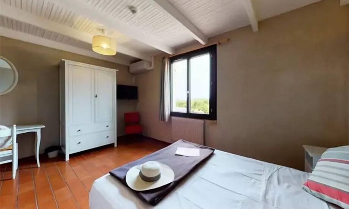 Lourmarin Apartment | Double bedroom sleeps 2