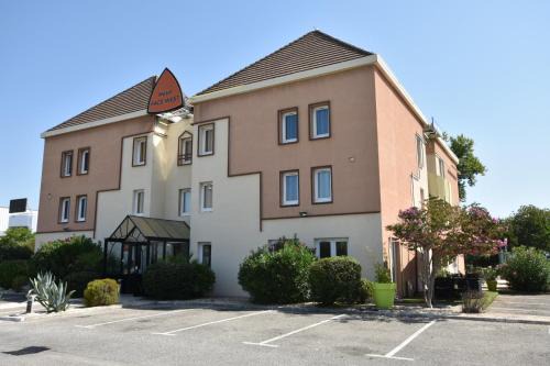 Saint Tronquet Business Park Hotel | Face West Le Pontet