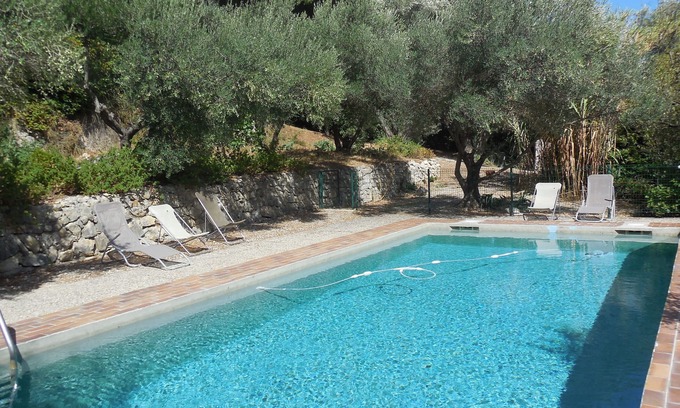 Toulon House | Family home Superb view. rented july/august 11 rooms, 8 bedrooms, sleeps 16.