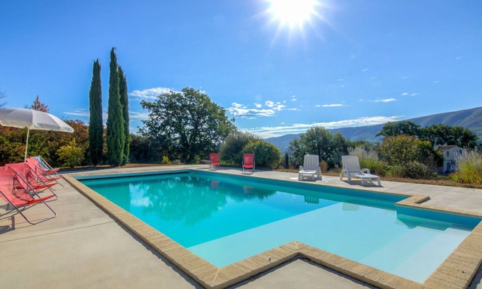 Saint-Martin-de-Castillon House | 170 m² House ∙ 3 bedrooms ∙ 8 guests
