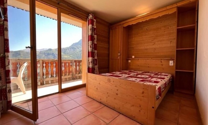 Pra Loup Apartment | Ground floor, view exceptional, balcony, tv, ski locker, 50m², Pra Loup