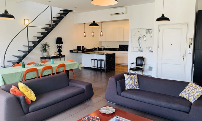 Avignon City Centre Apartment | HISTORICAL CENTER/10 PEOPLE/5 BEDROOMS/3 BATHROOMS/AIR CONDITIONING/PARKING LOT